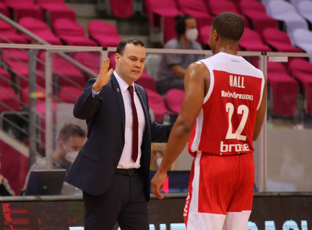 用球场的 用球场的